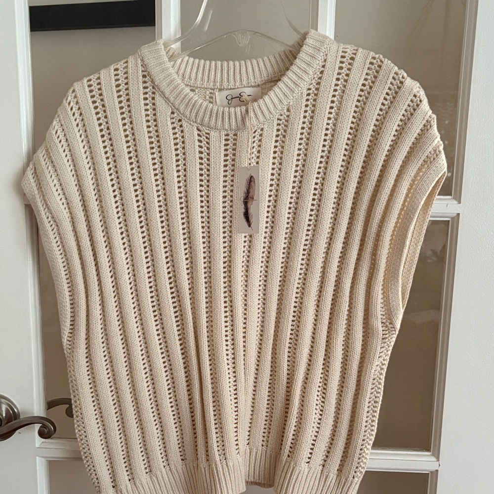 Jessica Simpson Beige Knit Sleeveless Sweater